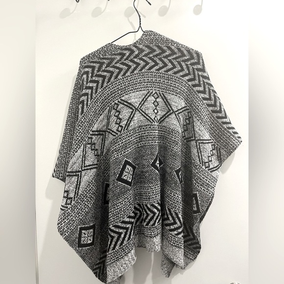NWT OS poncho from Jetset Diaries - Picture 2 of 3